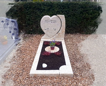 grafsteen met hartvorm